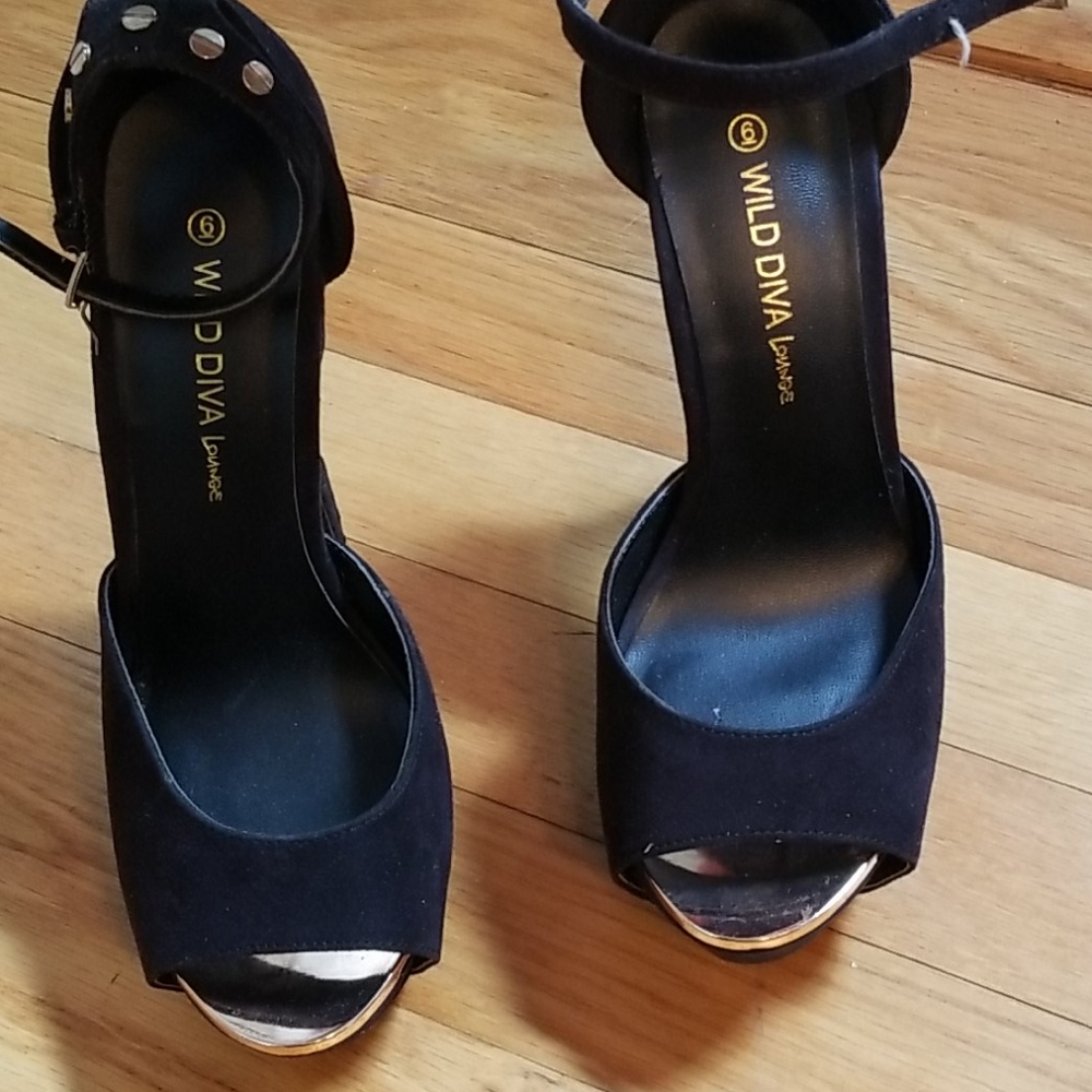 Heels - Picture 2 of 2
